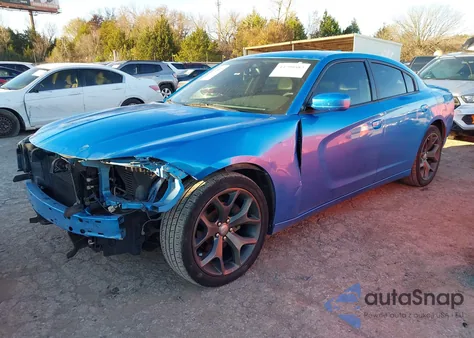 2015 Dodge Charger Sxt z USA, uszkodzony, nr VIN 2C3CDXHG8FH832271